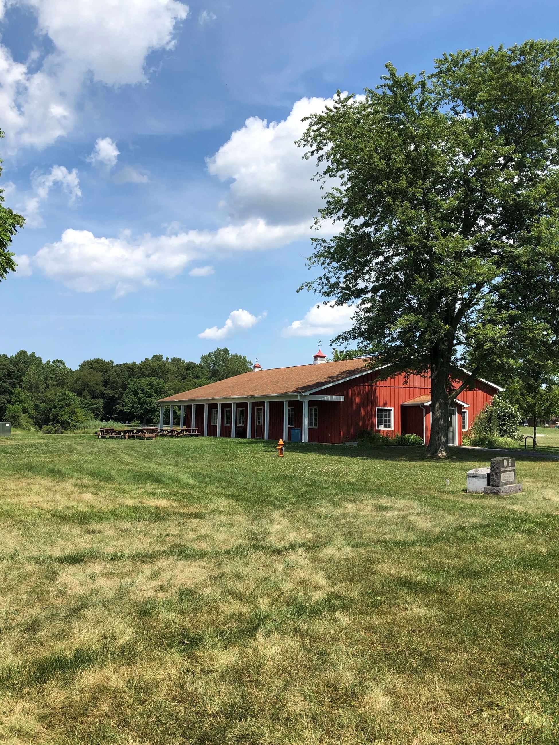 Countryside Hall - Hall Outside